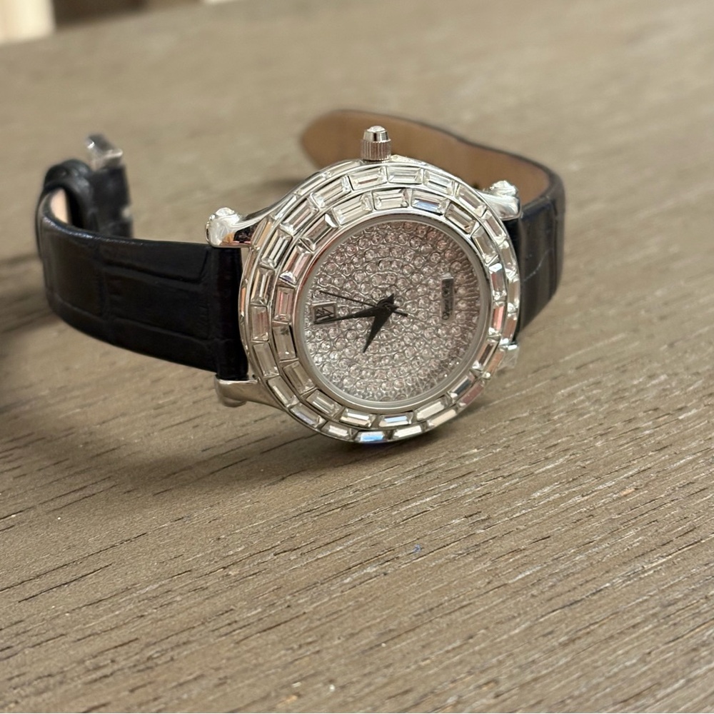 Victoria Wieck Beverly Hills Watch Womens Crystals Leather Band New Battery - Picture 2 of 6